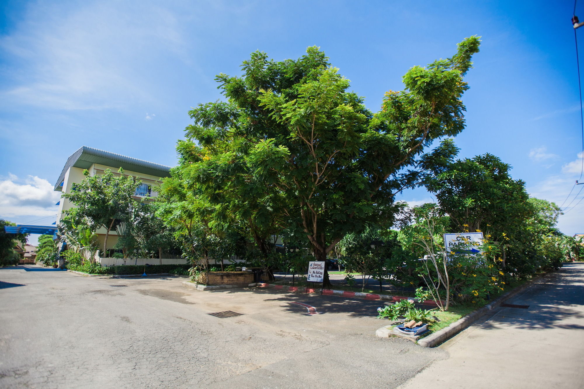 Chalong Beach Hotel Phuket Rawai 외부 사진
