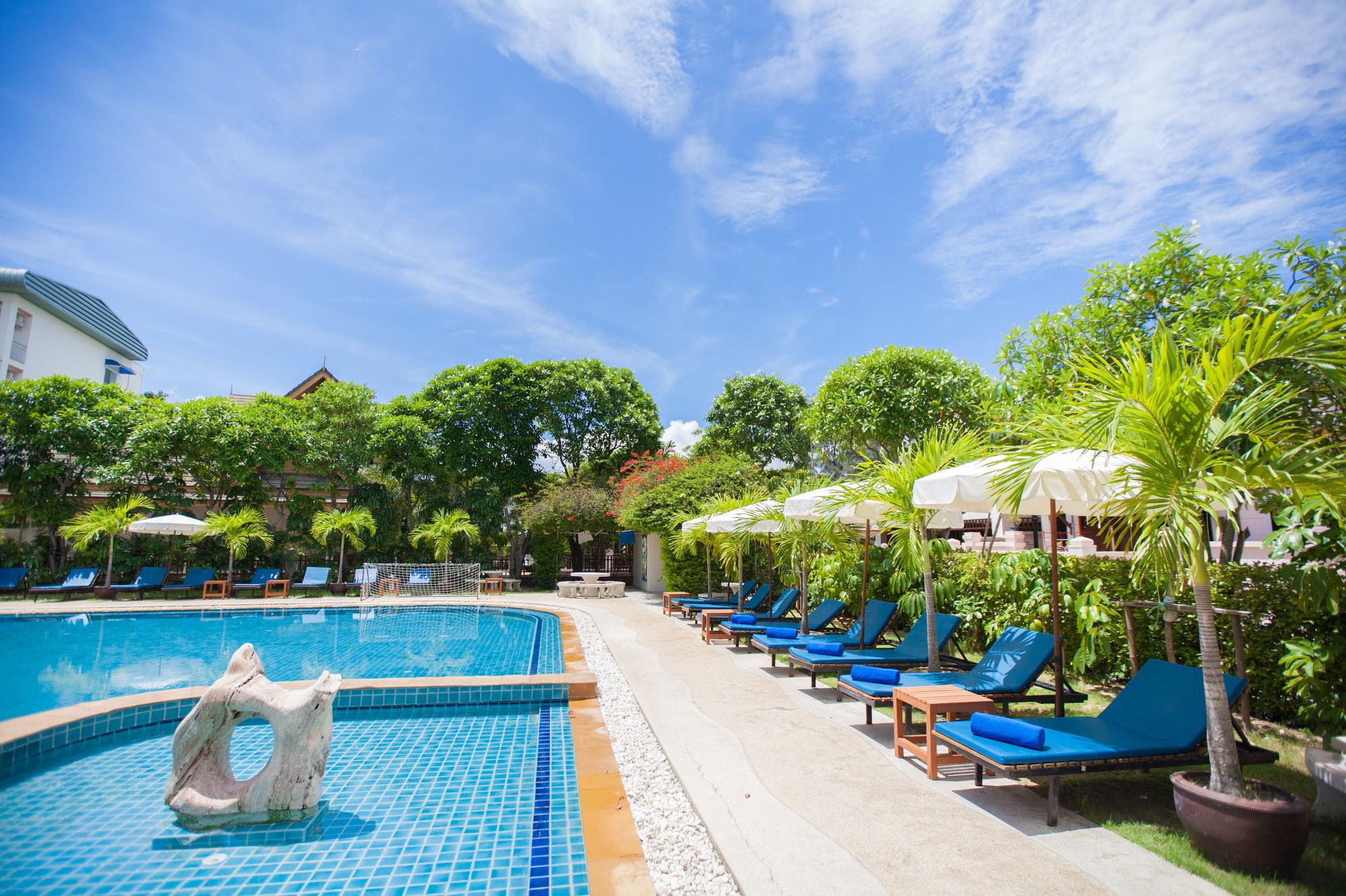 Chalong Beach Hotel Phuket Rawai 외부 사진