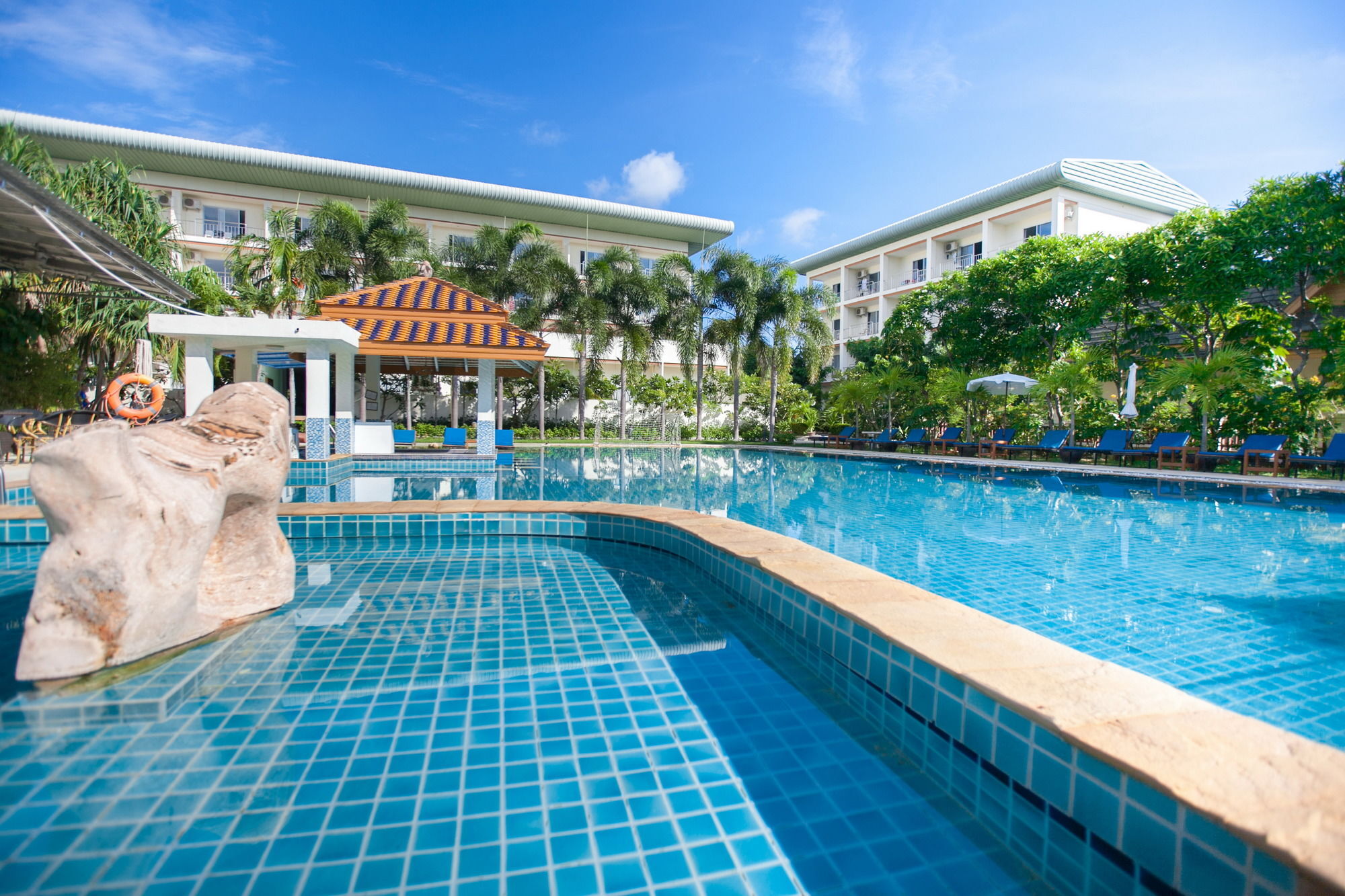 Chalong Beach Hotel Phuket Rawai 외부 사진