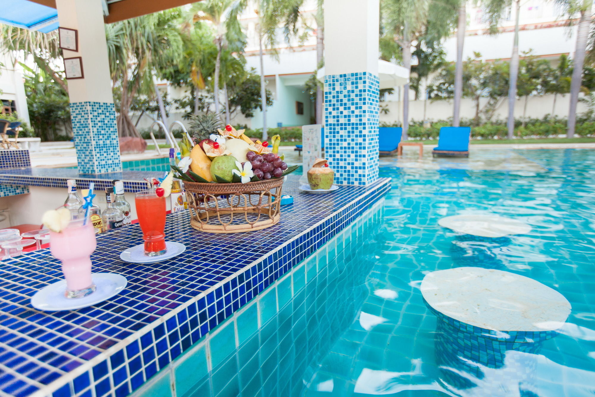 Chalong Beach Hotel Phuket Rawai 외부 사진