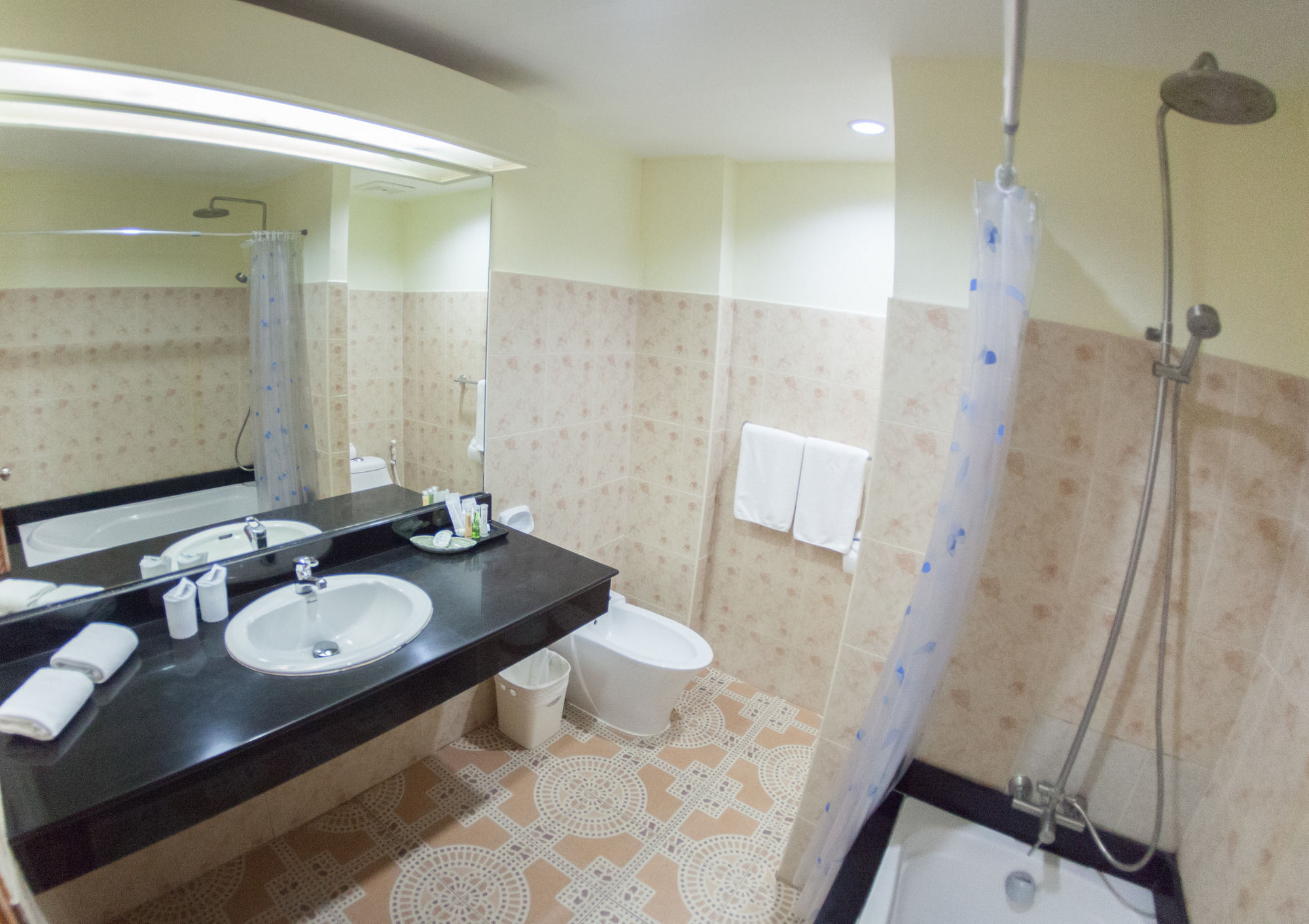 Chalong Beach Hotel Phuket Rawai 외부 사진