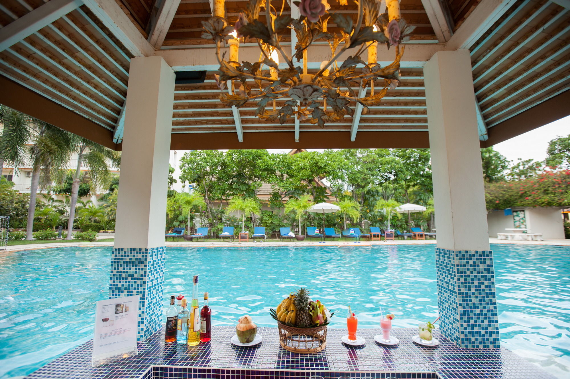 Chalong Beach Hotel Phuket Rawai 외부 사진
