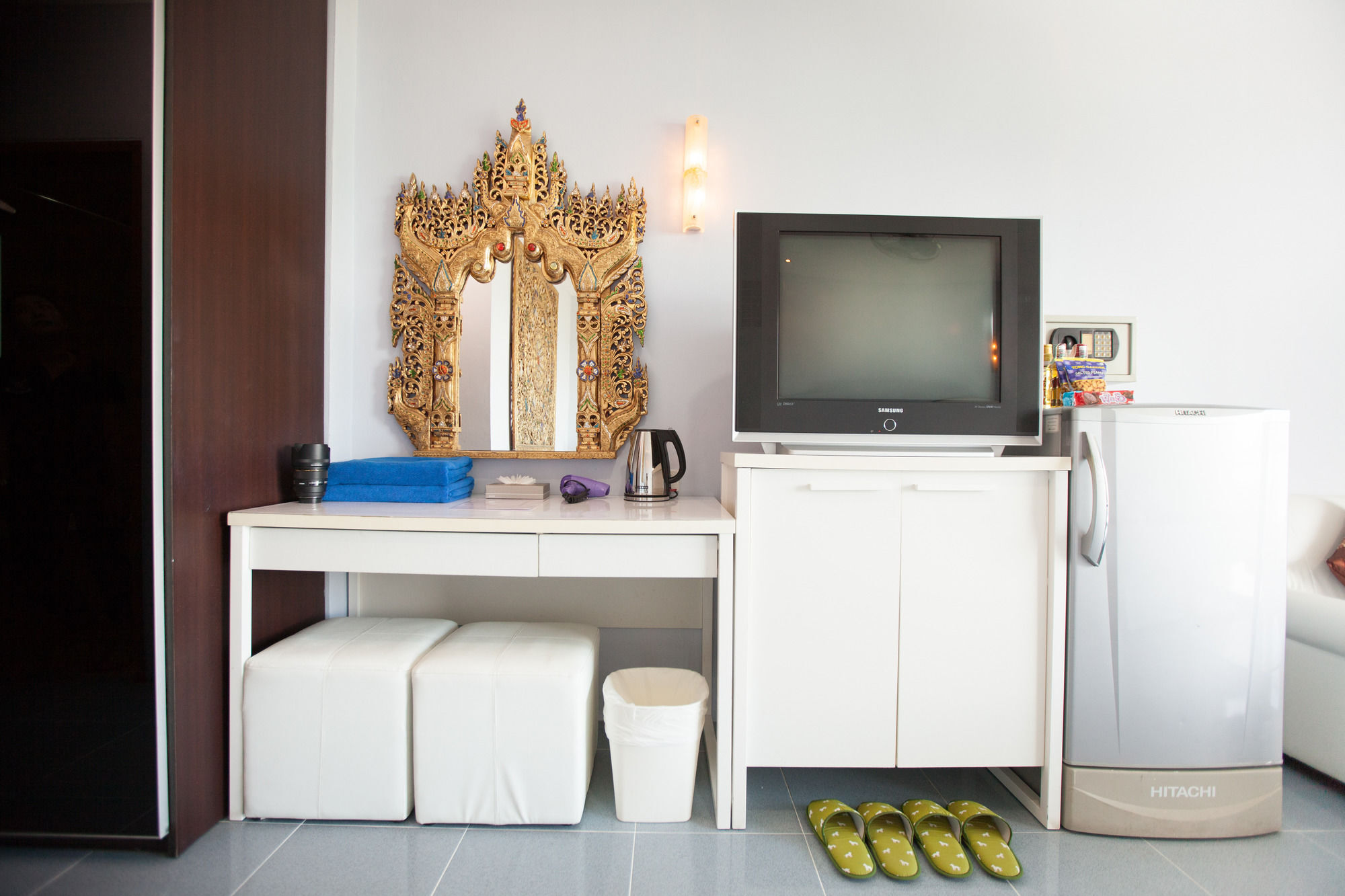 Chalong Beach Hotel Phuket Rawai 외부 사진