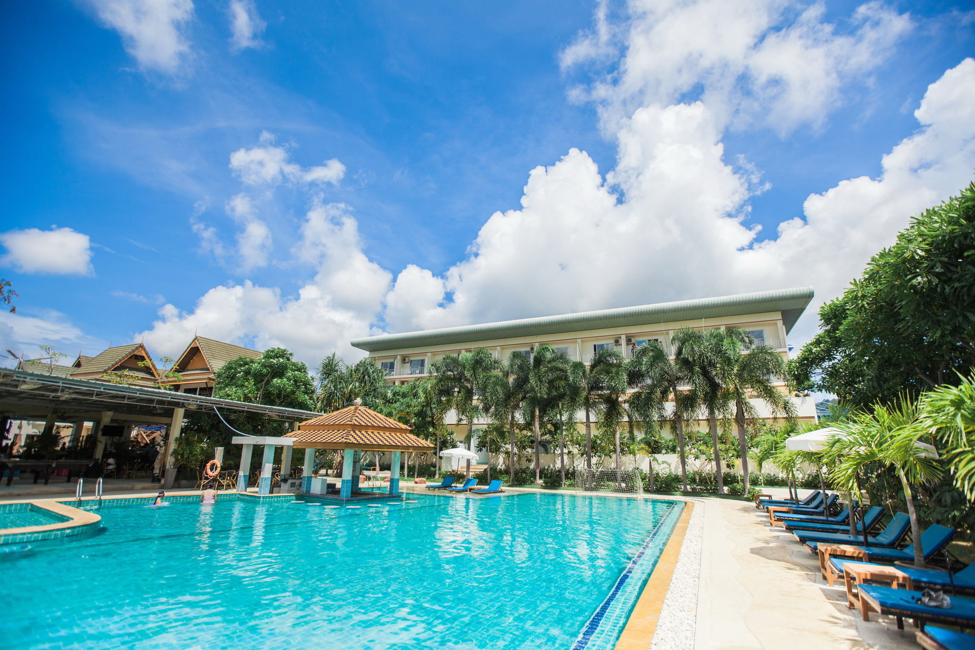 Chalong Beach Hotel Phuket Rawai 외부 사진