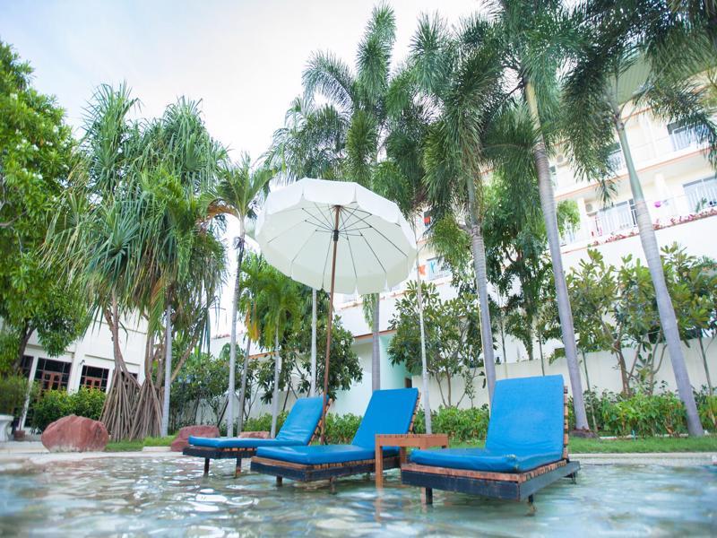 Chalong Beach Hotel Phuket Rawai 외부 사진